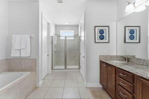 Hair dryer, towels, soap - Stunning 5-Suite Disney Getaway • Pool & Spa (Kissimmee)