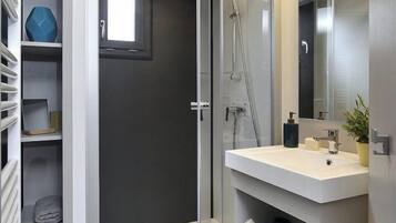 Chalet, 2 Bedrooms | Bathroom