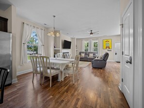 Dining - Contemporary Townside Retreat (Jacksonville)