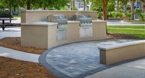 Property grounds - Charming 2-bedroom villa with AC in serene Myrtle Beach (Myrtle Beach)