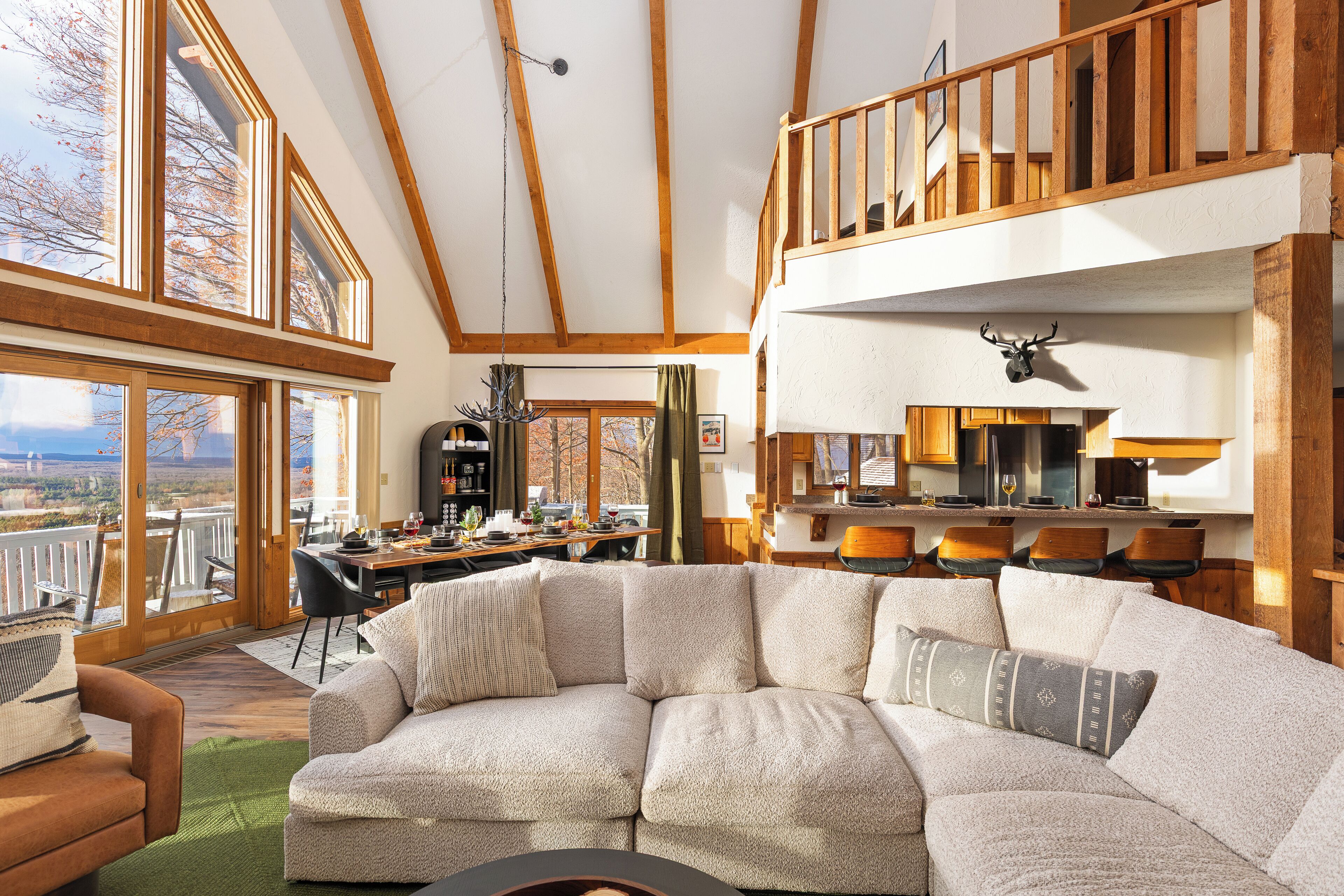 TV connectée, cheminée, jeux vidéo, baby-foot