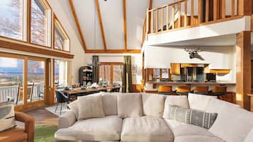 TV connectée, cheminée, jeux vidéo, baby-foot