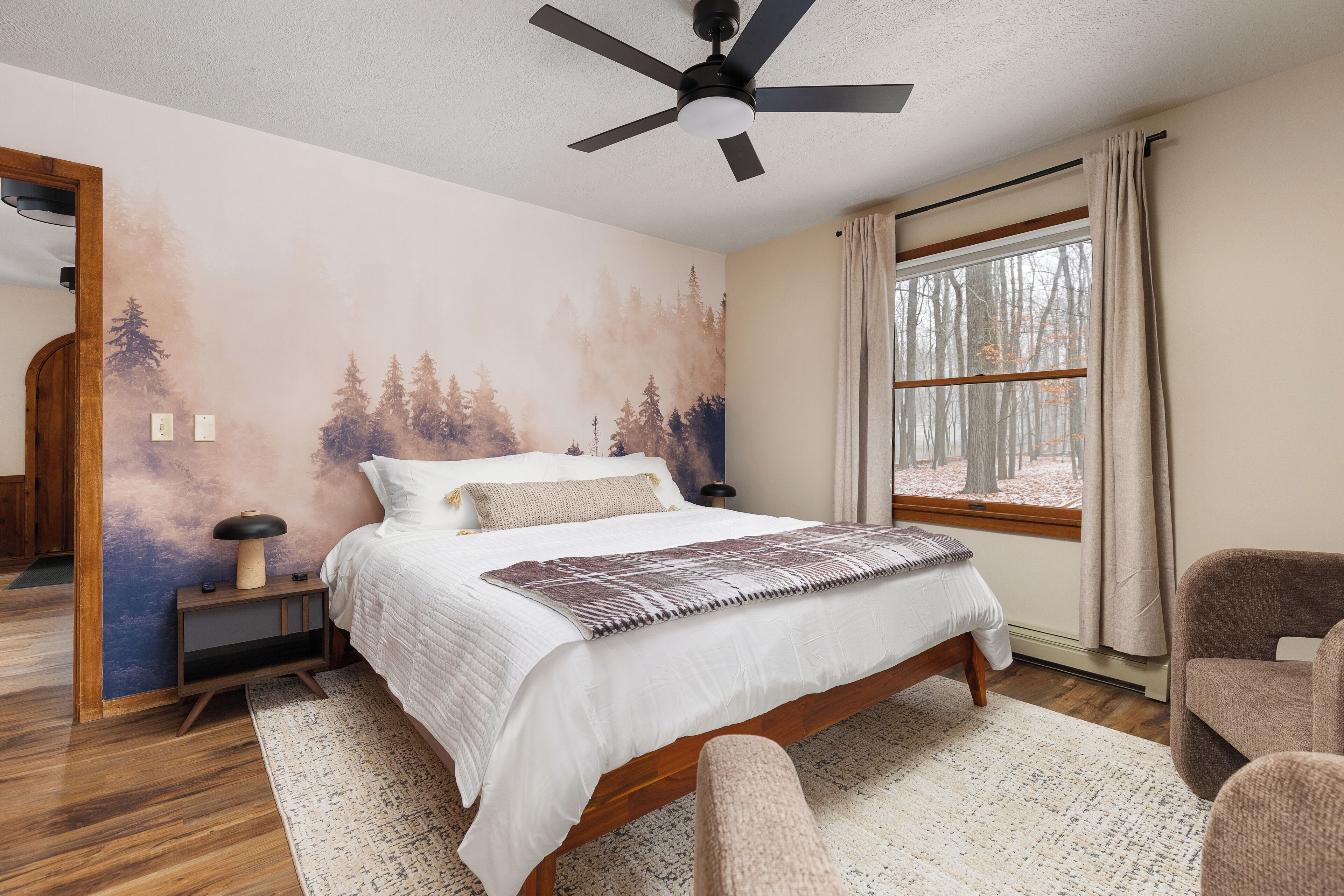 Desk, iron/ironing board, travel crib, WiFi