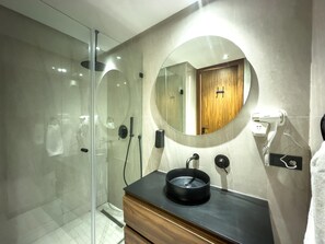 Hair dryer, soap, toilet paper - Modern & Fully Equipped Studio in Princesses Maarif -Pavillon 12- (Casablanca)