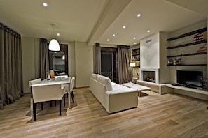 Villa, 2 slaapkamers, uitzicht op zee | Woonruimte | Flatscreentelevisie