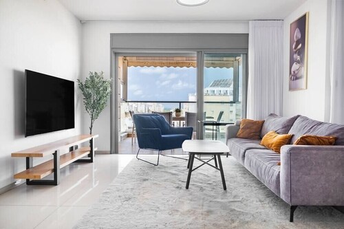 Ashdod Luxe Escape – Spacious, Stylish, with Mamád