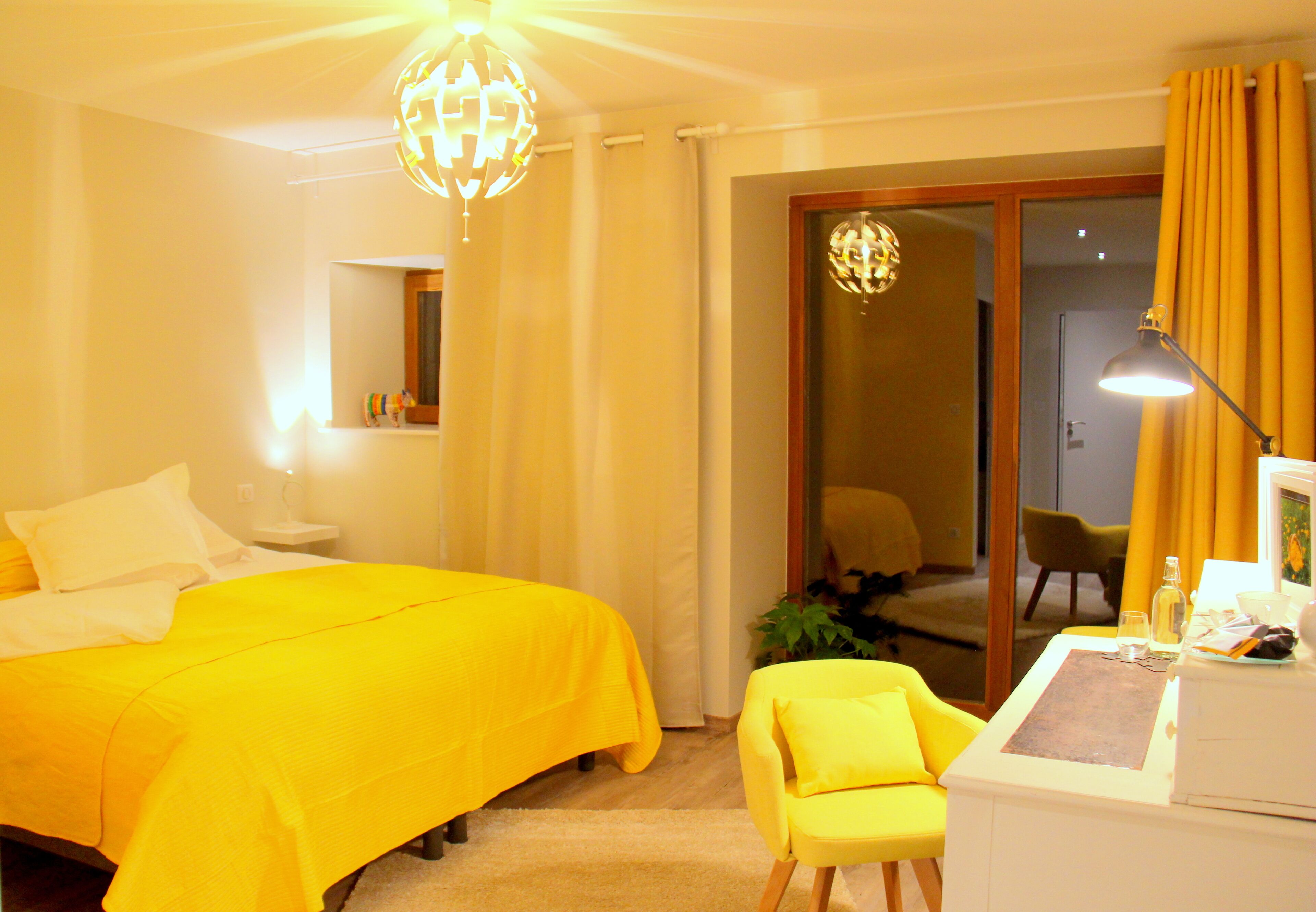 6 bedrooms, desk, travel crib, WiFi (free)