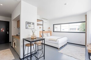 Studio | Iron/ironing board, free WiFi - Regras Apartments & Garden A10 by Benefit Collection (Porto)