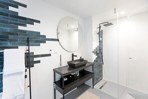 Studio | Bathroom - Regras Apartments & Garden A10 by Benefit Collection (Porto)