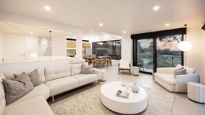 Smart TV, fireplace - Grandview Lookout - McCrae (McCrae)