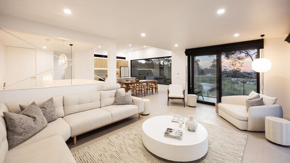 Smart TV y chimenea