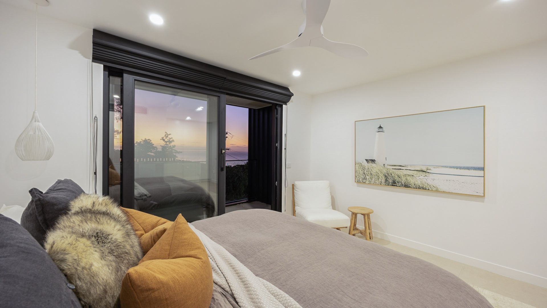 Iron/ironing board, travel cot, free WiFi