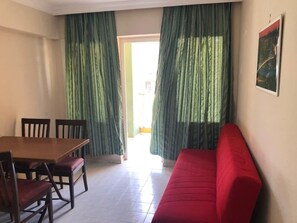 Apartment, 1 Schlafzimmer, Balkon | Wohnbereich