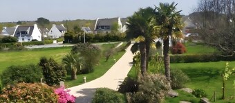 Bed and Breakfast 'Chez Coco - Chambre Prune' with Shared Garden and Wi-Fi