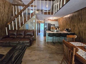 Interior - "The Bee Hive" 1 mile from Lake Cumberland/Jamestown Marina (Jamestown)