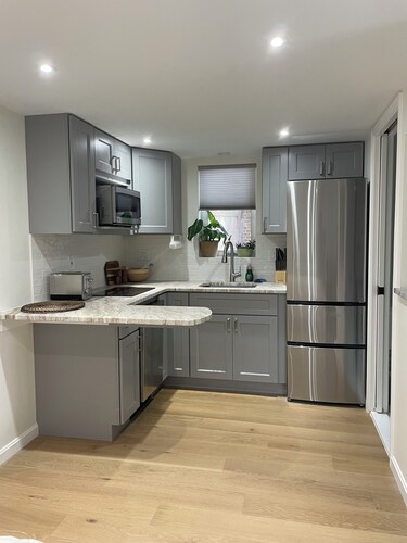 Cozy studio near downtown DC with off-street parking and close to Metro