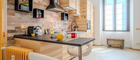 Geladeira, micro-ondas, lava-louças