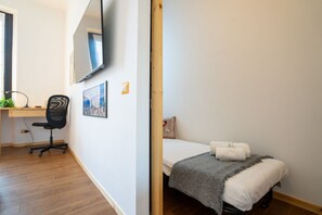 2 bedrooms, iron/ironing board