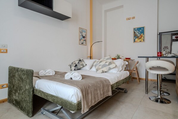 2 bedrooms, iron/ironing board