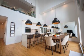 Dining - 403 | Luxury Condo | Incredible View & Pool (Baie-Saint-Paul)