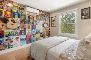4 bedrooms, internet, bed sheets