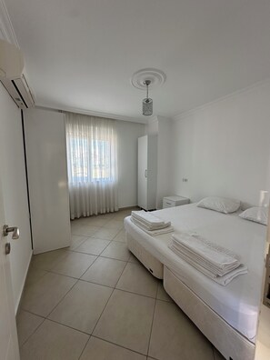 Free WiFi, bed sheets