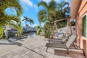 Exterior - 2589 Bayshore Dr (Matlacha)