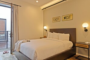 Iron/ironing board, WiFi, bed sheets - Sosuite - Queen Room w Balcony (Philadelphia)