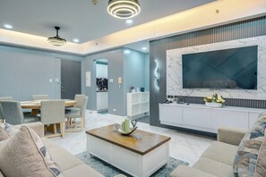 Smart TV - Modern BGC 1BR • 2 Beds Parking Wi-Fi & Netflix Washing Machine (Taguig)