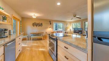 House, Multiple Beds, Patio, Mountain View (Bakersfield Basecamp) | Private kitchen