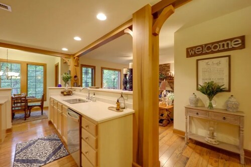 Mountain Air Country Club 2 bed/2 bath condo near Burnsville, NC