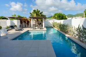 Pool - Beach Front Condo AMAZING PLACE TO SPEND YOUR VACATION Unit #301 (Simpson Bay)