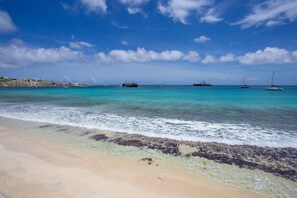 Beach - Beach Front Condo AMAZING PLACE TO SPEND YOUR VACATION Unit #301 (Simpson Bay)