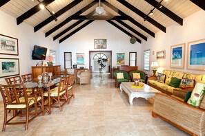 Interior - Baie Longue Beach House: Terres Basses (Simpson Bay)