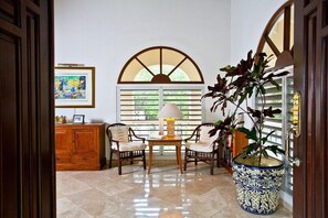 المنشأة من الداخل