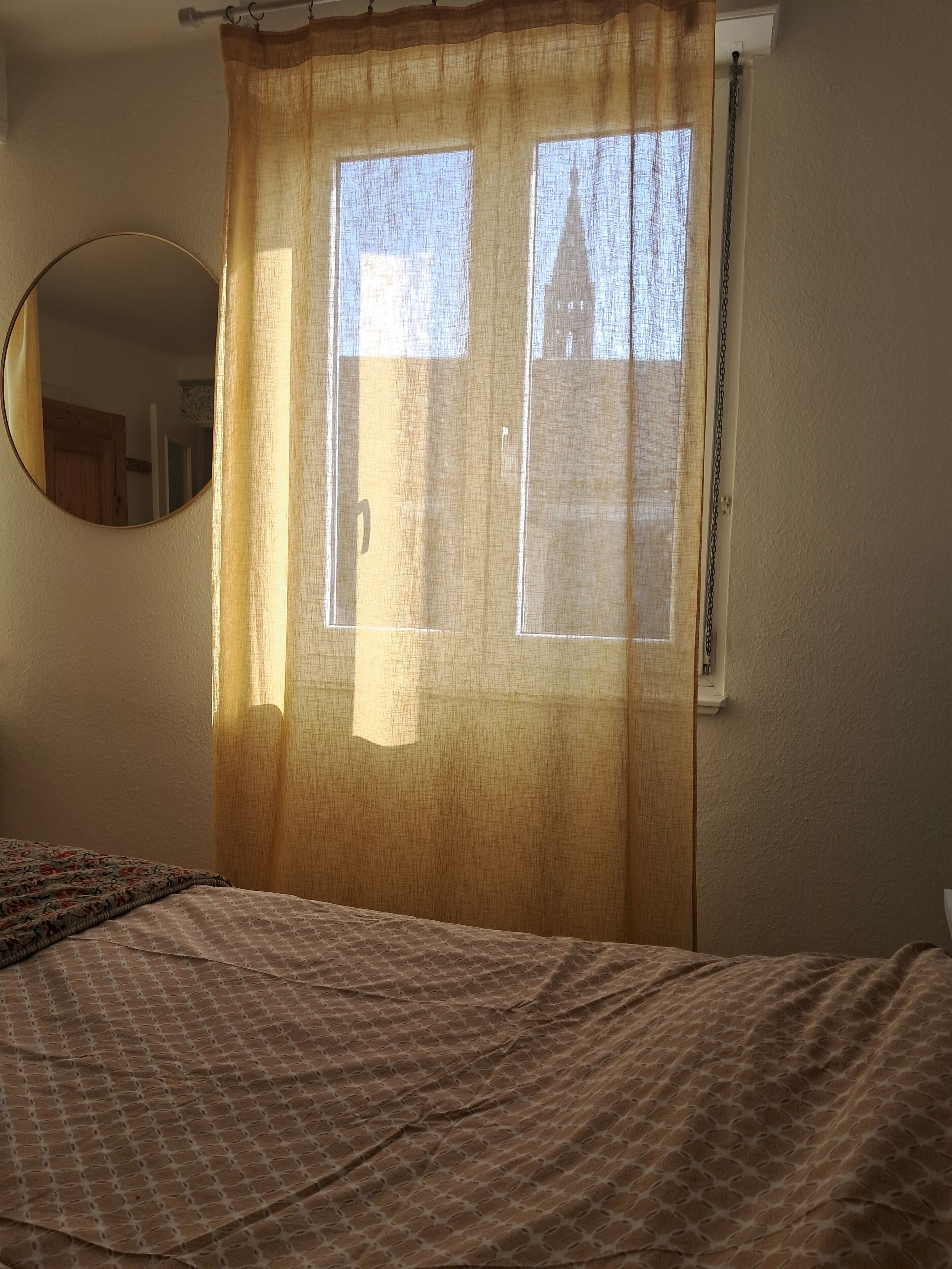 2 habitaciones, tabla de planchar con plancha, wifi y ropa de cama 