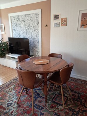 Dining - Large, cozy, quiet family apartment in the center of town, with view of the cathedral (Strasbourg)