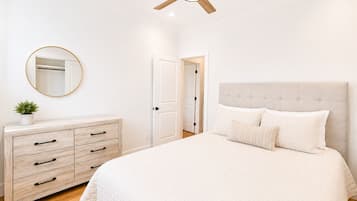 3 dormitorios, tabla de planchar con plancha, Internet y ropa de cama