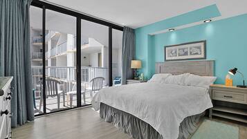 Tabla de planchar con plancha, wifi gratis y ropa de cama