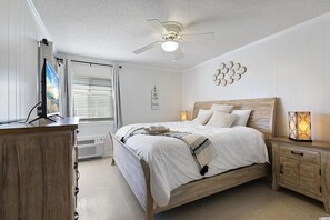 Silitysrauta/-lauta, ilmainen Wi-Fi, vuodevaatteet