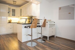 Kylskåp, mikrovågsugn, diskmaskin och brödrost