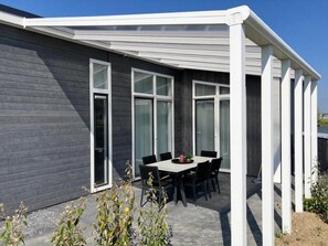 Outdoor dining - Waterresort Oosterschelde house no.12 (Wemeldinge)