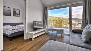 Apartment (34) | Living area | Flat-screen TV - Apartamenty Sun & Snow IzerSKI Resort (Świeradów-Zdrój)