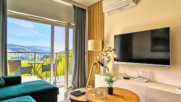 Appartement (18) | Aire de séjour | Téléviseur à écran plat