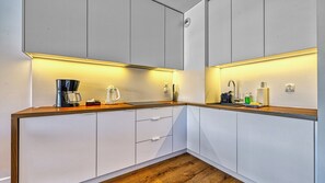 Departamento (34) | Cocina privada | Refrigerador, parrilla de estufa y tetera eléctrica 