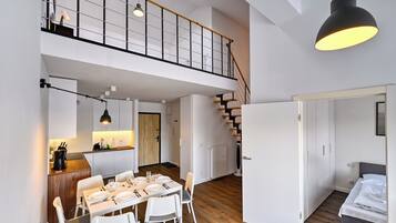 Apartment, Mountain View | Ruang tamu | TV skrin rata