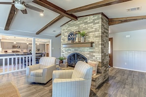 TV - Deep Water Dock & Slip: Lake LBJ Getaway (Kingsland)