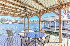 Outdoor dining - Deep Water Dock & Slip: Lake LBJ Getaway (Kingsland)