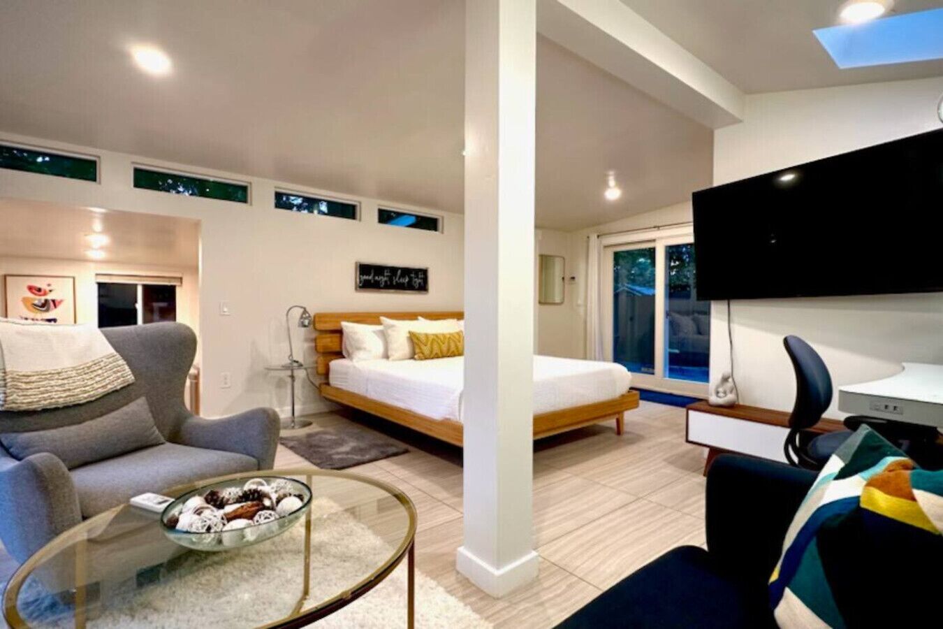 Bureau, fer et planche à repasser, Wi-Fi, draps fournis