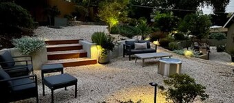 King Bed-Peaceful Modern Cottage-Garden Setting